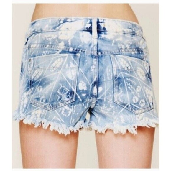 Free People 29 Bleach Wash Distressed Red Stripe Pocket Cutoff Denim Sexy Shorts - Picture 4 of 6